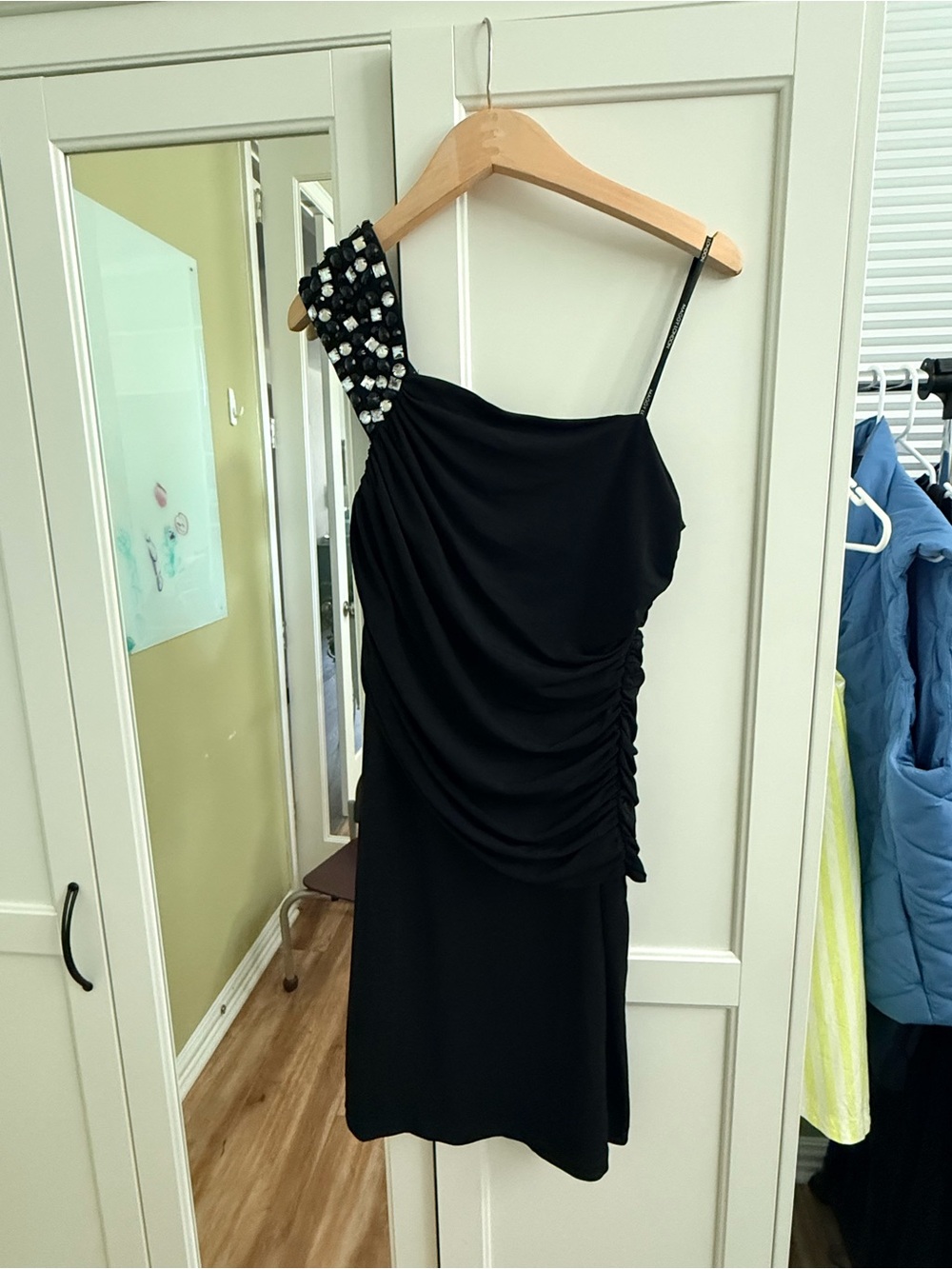 Maggy London Black One-Shoulder Ruched Cocktail Dress with Jeweled Strap